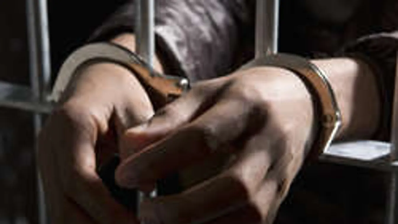 Ostoba hiba buktatta le Izoldát aki füvet küldött a pasijának a böribe