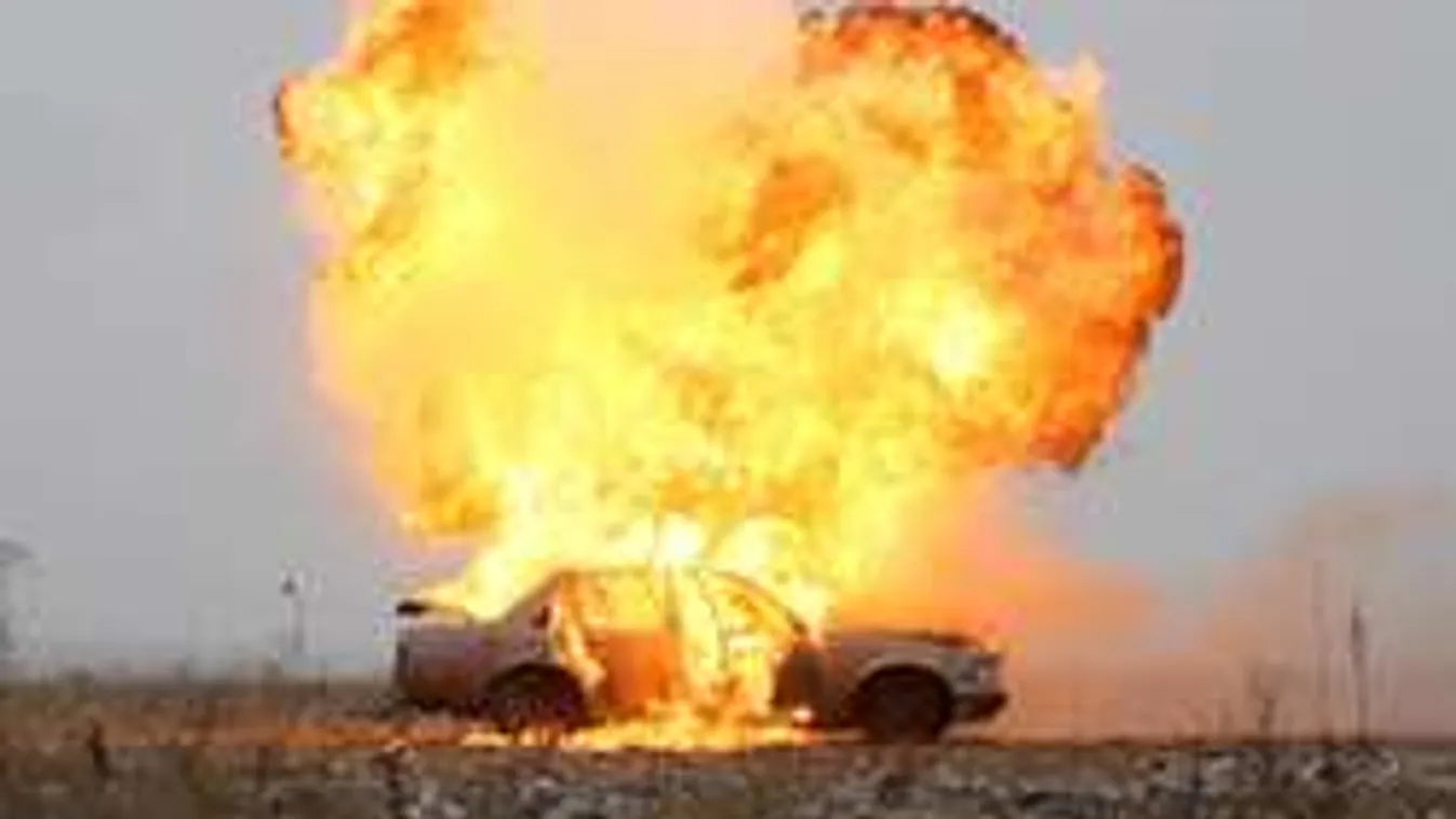 Durva felvétel: Tankolás közben robbant fel a kocsi!