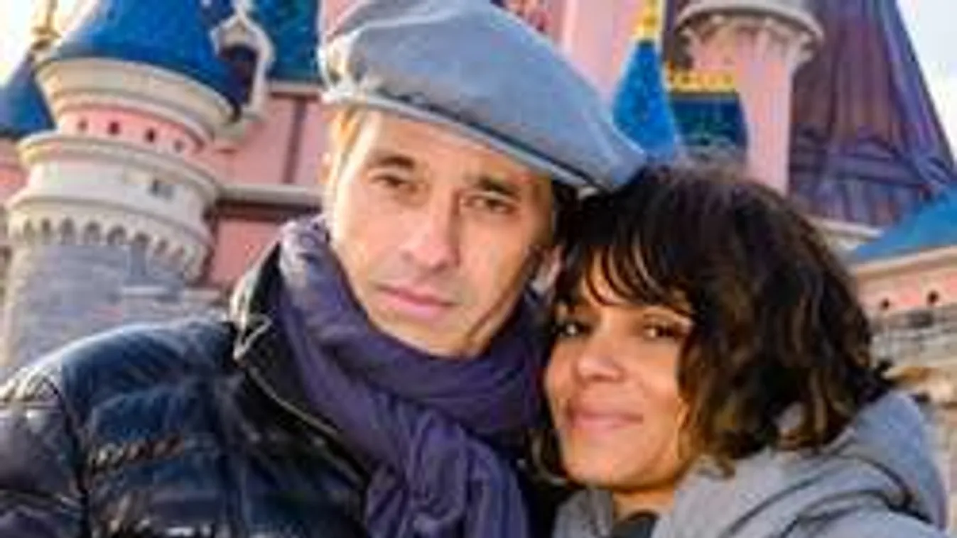 Megbocsájtott Budapesten csajozó férjének a dögös világsztár