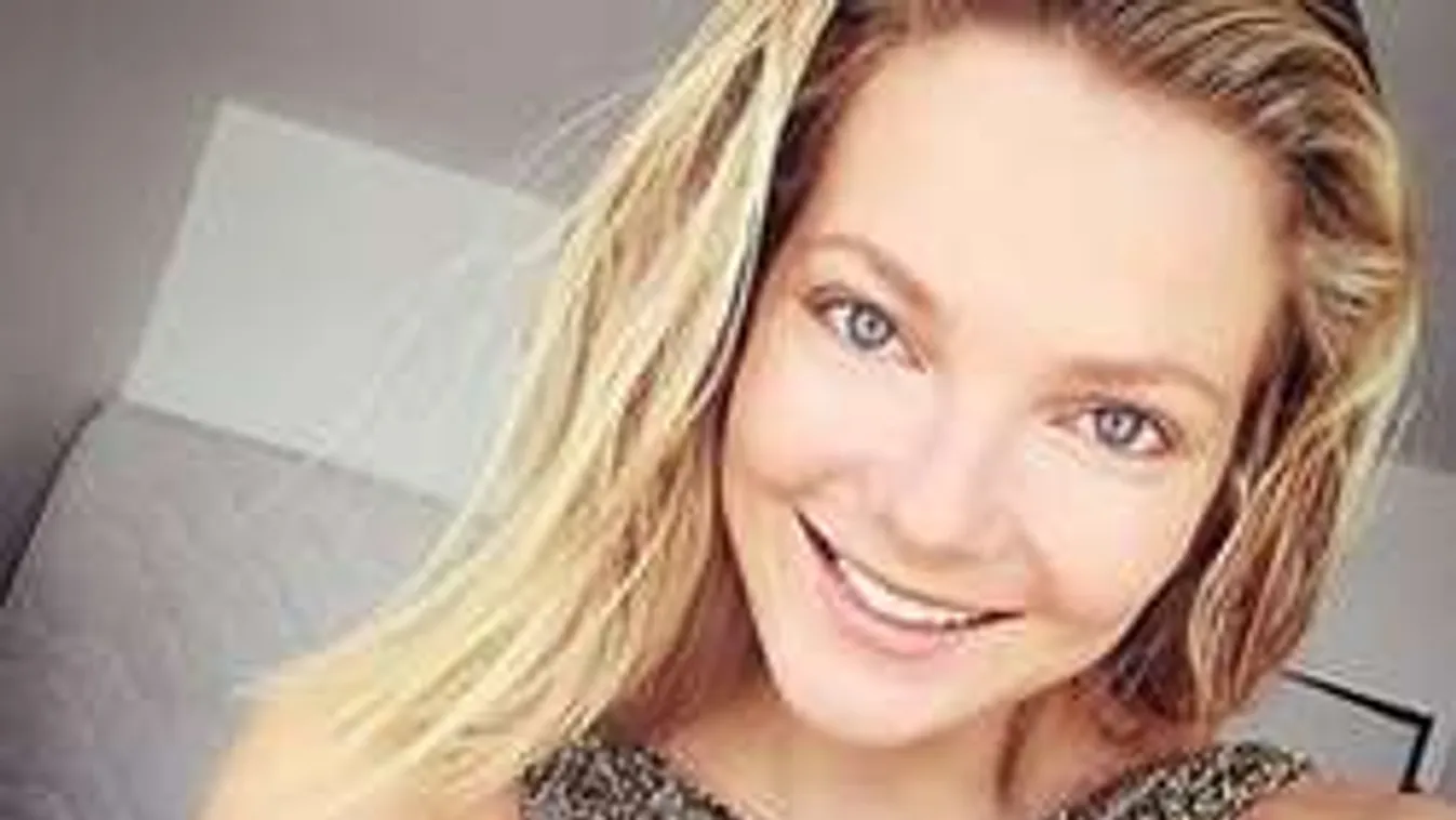 Meztelenül nosztalgiázik a magyar modell