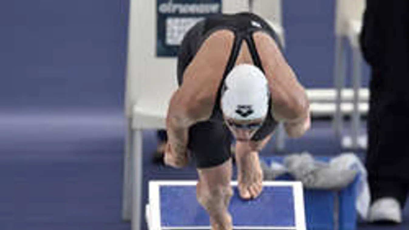 A bolondját járatja a világgal Hosszú