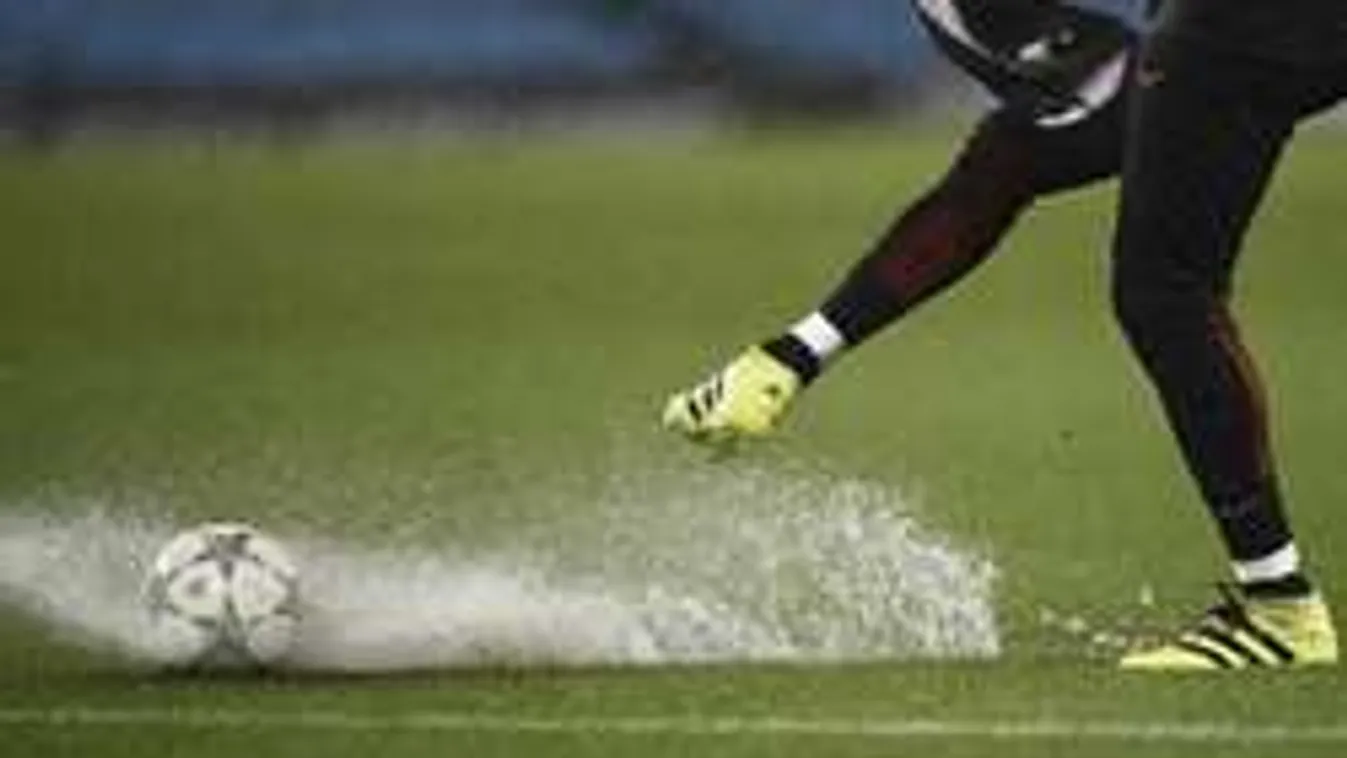 Hitler, hidegháború és Madonna: nem csak eső mossa el a meccseket