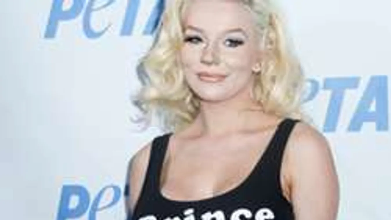 Smink nélkül félelmetes a fiatal modell