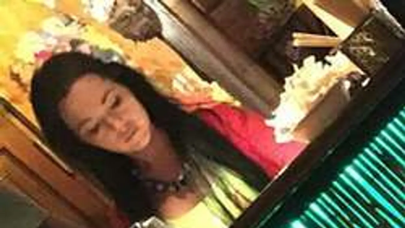 Megtaláltuk: Nem hiszed el, hol dolgozik Kozso barátnője!