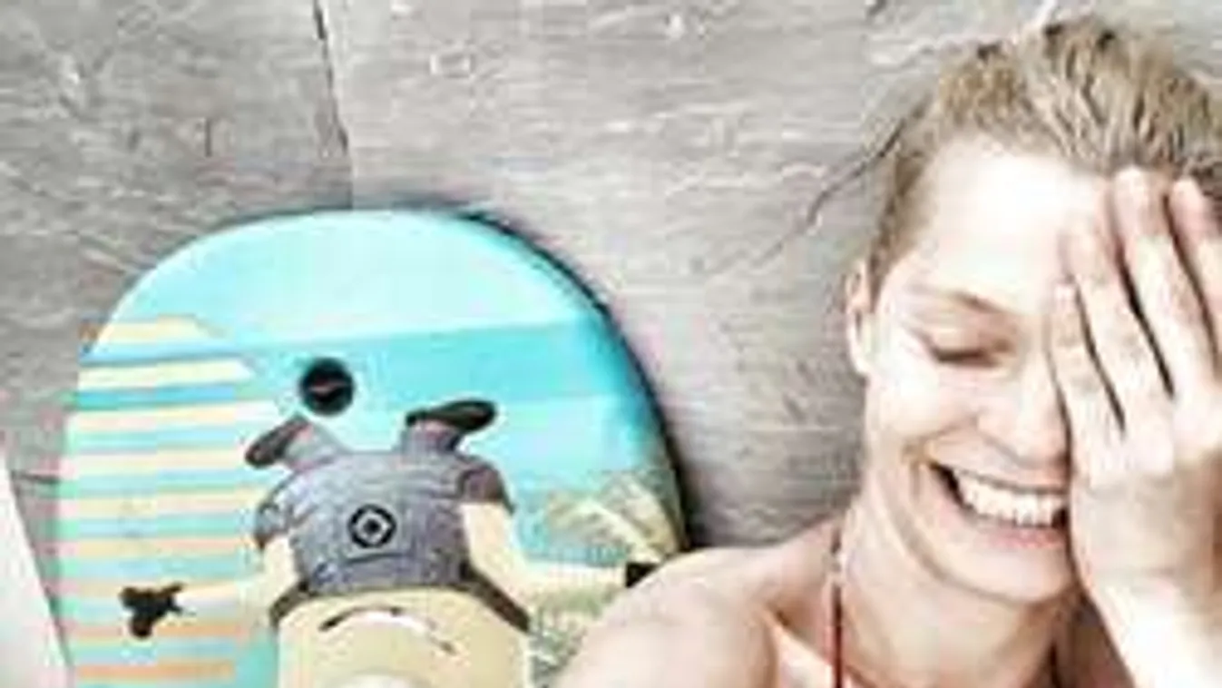 Titokzatos férfi oldalán boldog Lilu újra