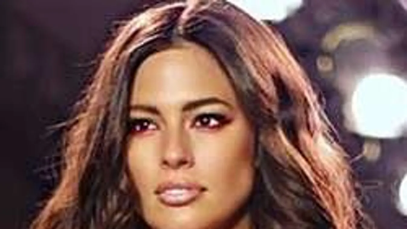 Átlátszó bugyiban mutatta meg fenekét a dögös ducimodell!