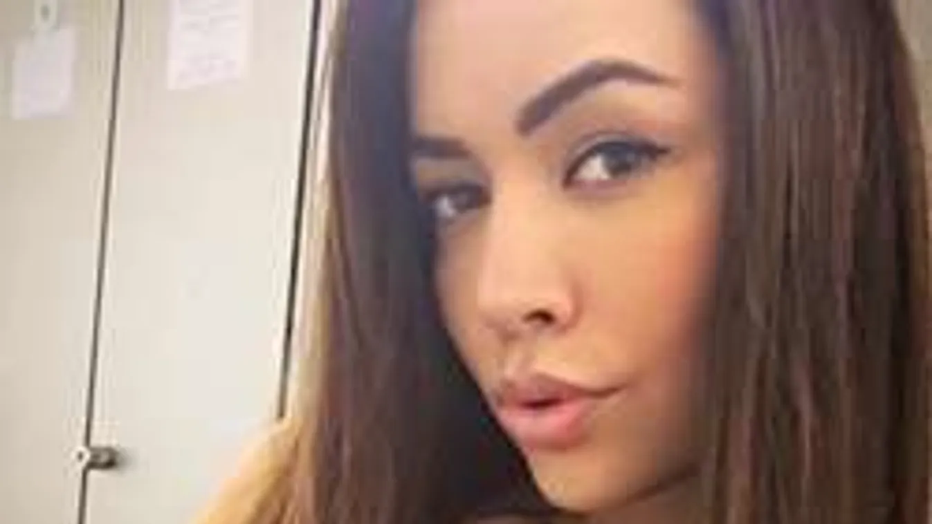 A fürdőszobában mutatta meg hatalmas melleit a magyar szexbomba!