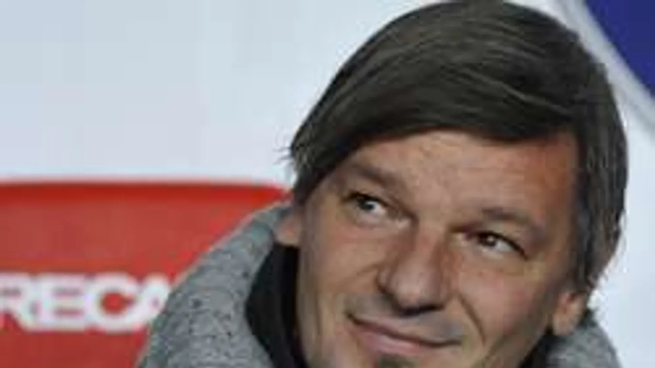 Ez most tényleg szembeköpi a magyar fociedzőket!