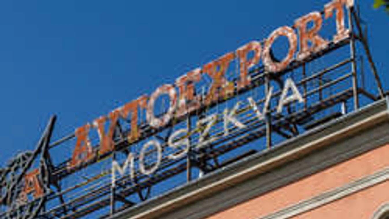 Nem hiszed el, milyen hirdetés áll Budapest legdrágább helyén!