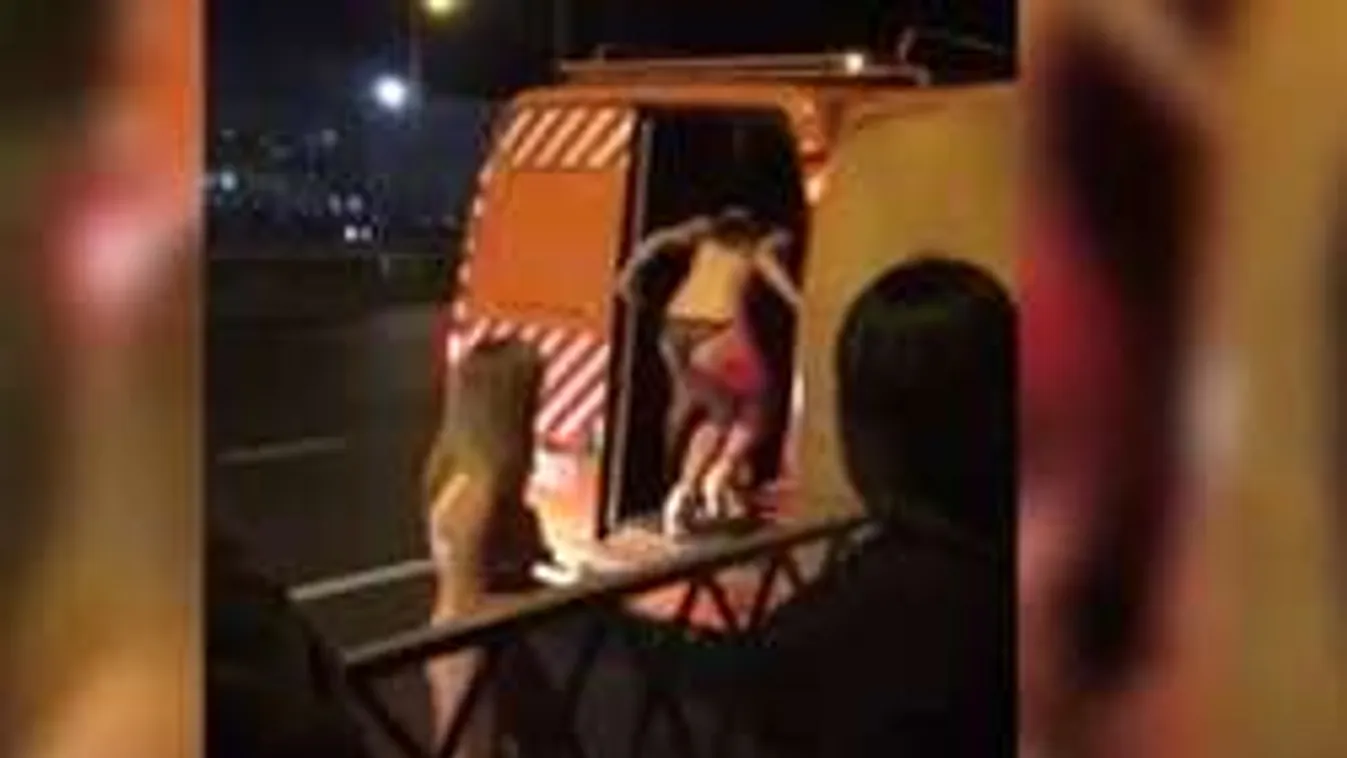 Félmeztelen lányokat talált a teherautójában a meglepett sofőr - Videó