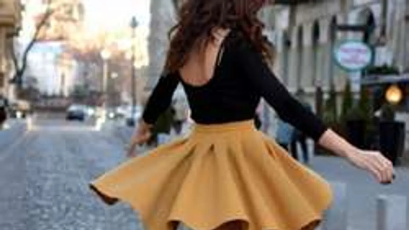 Itt az ősz nagy slágere: Újra hódít a pörgős miniszoknya