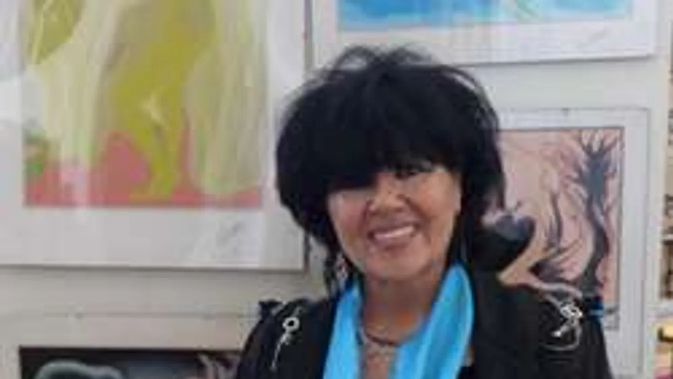 Nem találod ki, mi repíti a legendás magyar énekesnőt