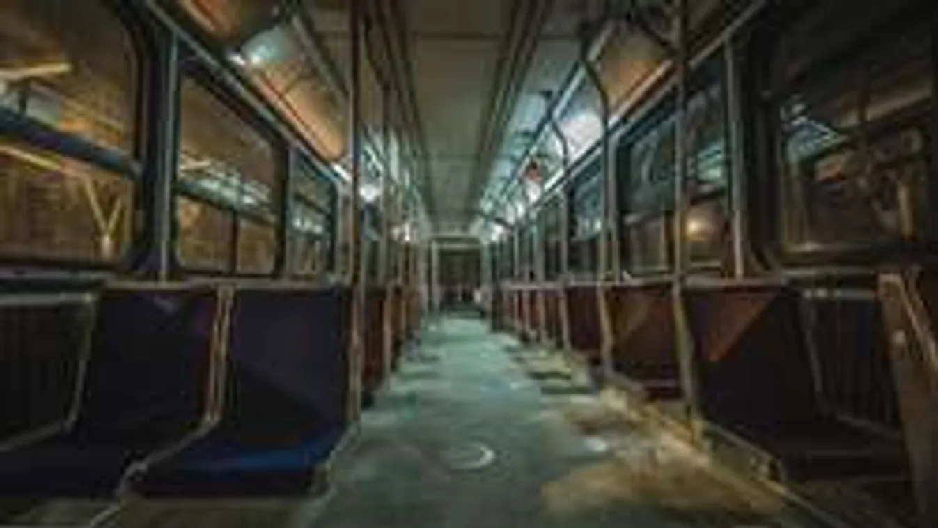 Szívatás vagy véletlen? Hiába vigyázunk, az ajtók záródnak