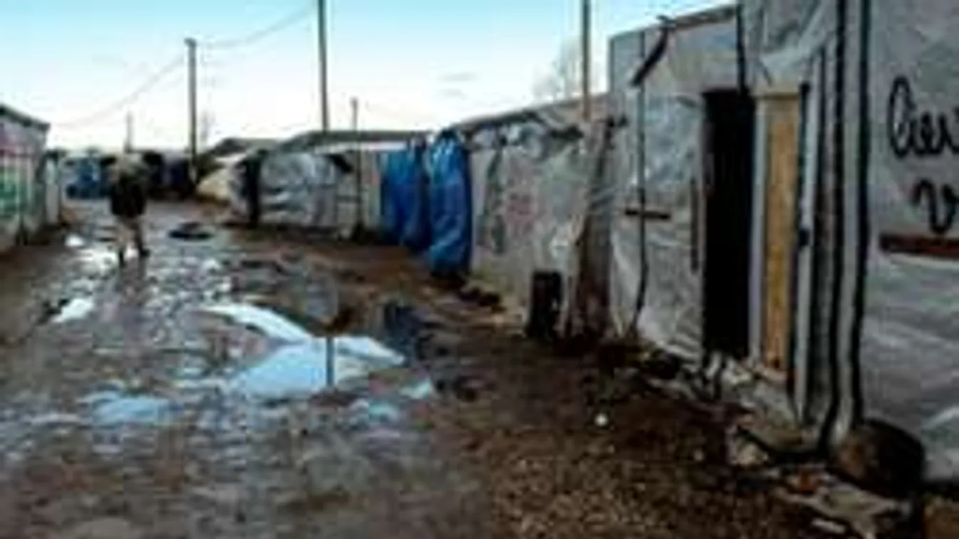 Francia önkéntesek szexelnek migránsokkal a calais-i dzsungelben!