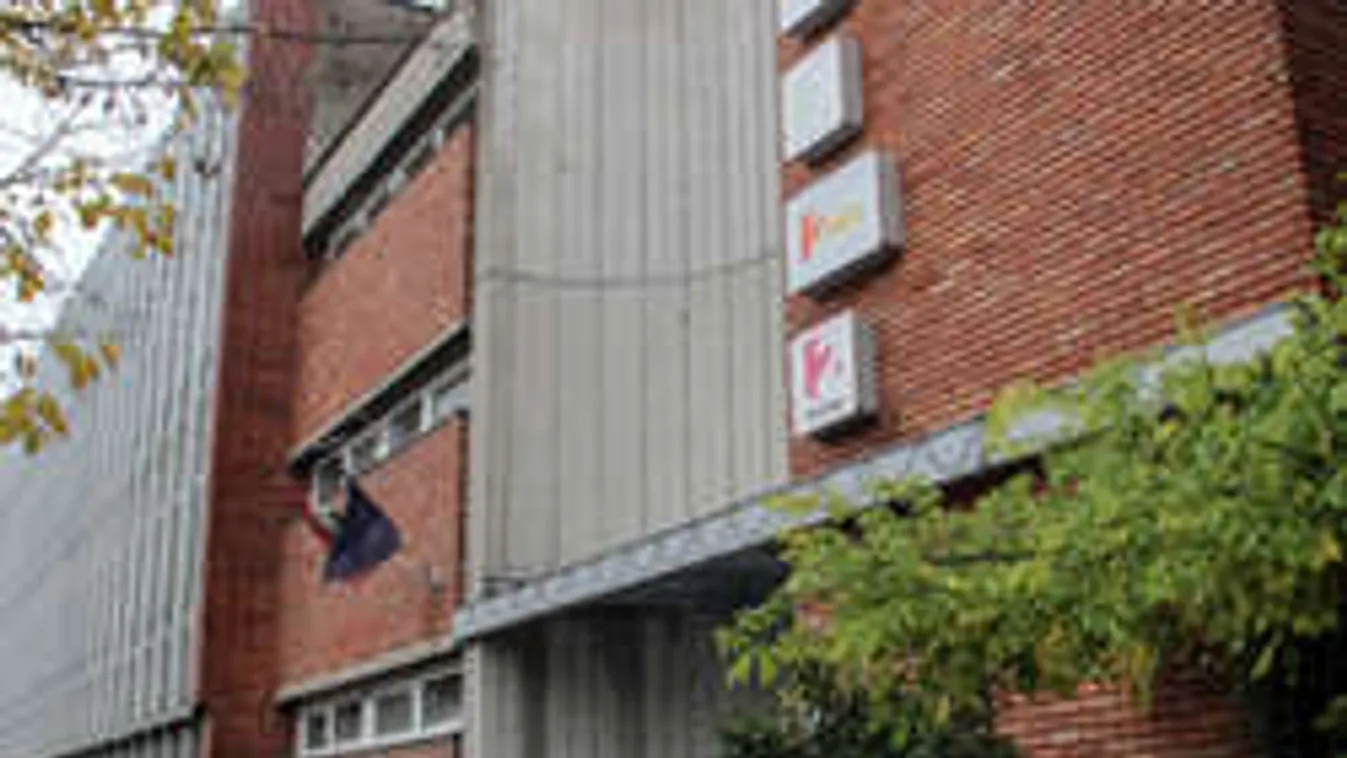 Friss! Megverték a Tények riporterét!