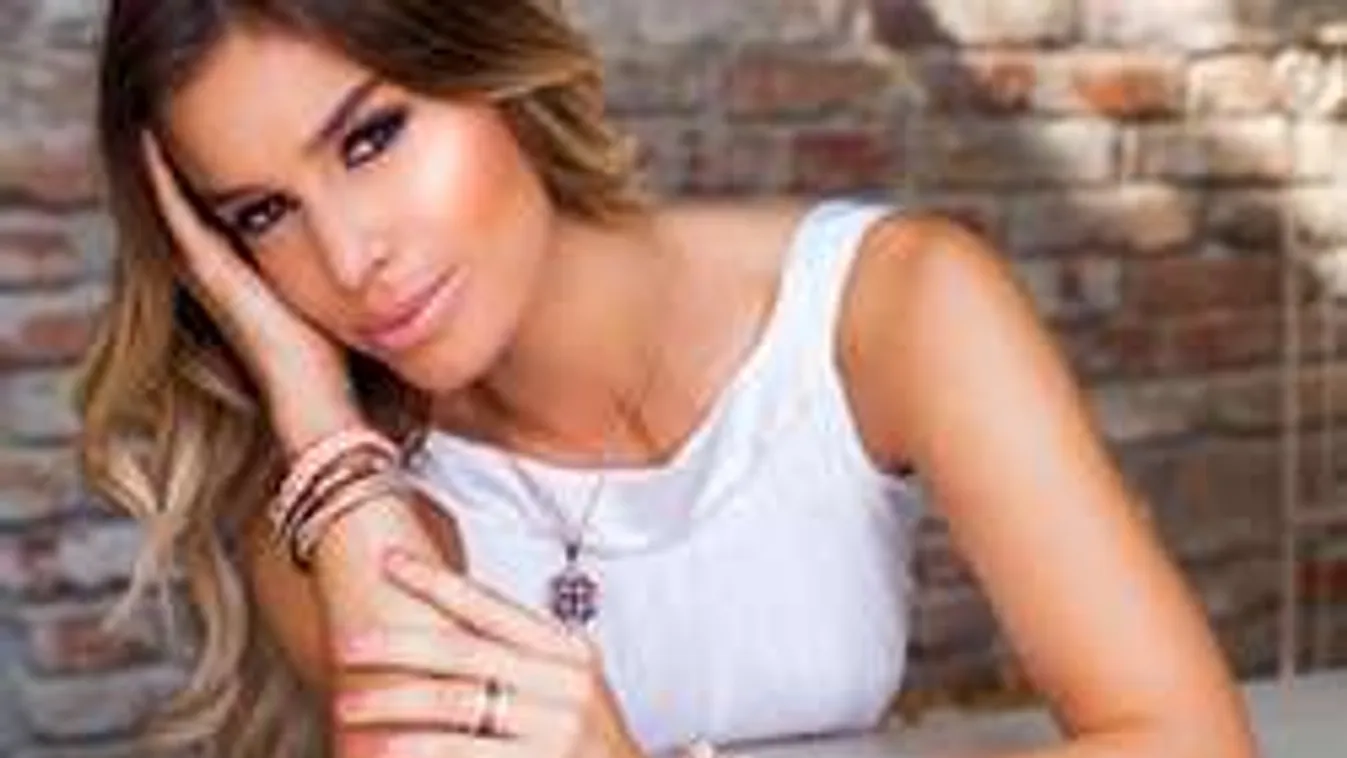 Megmutatta: ez a sármőr Dukai Regi pasija!