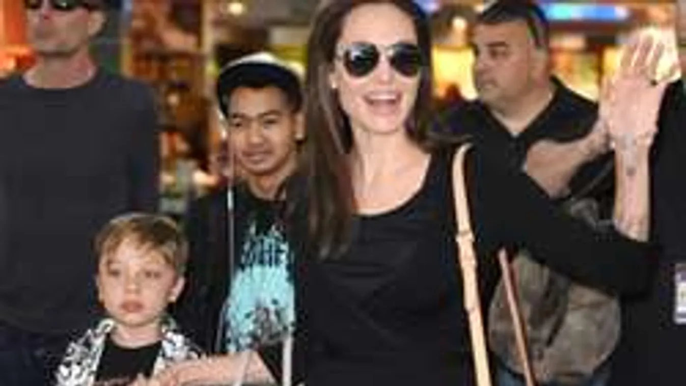 Hollywood ledöbbent: Igazi nagyágyúval vigasztalódik Angelina Jolie!