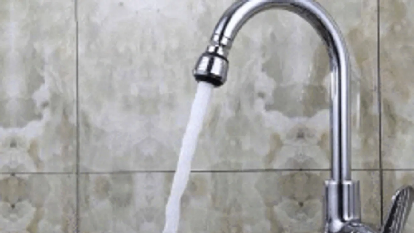 Kitört a pánik: csőtörés volt a lakótelepen