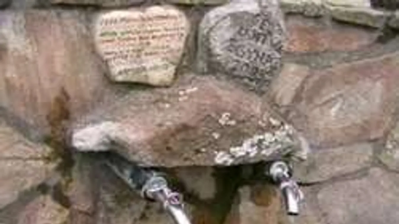 "Gyógyító ereje van" - mondják a helyiek a fertőző forrásvízről