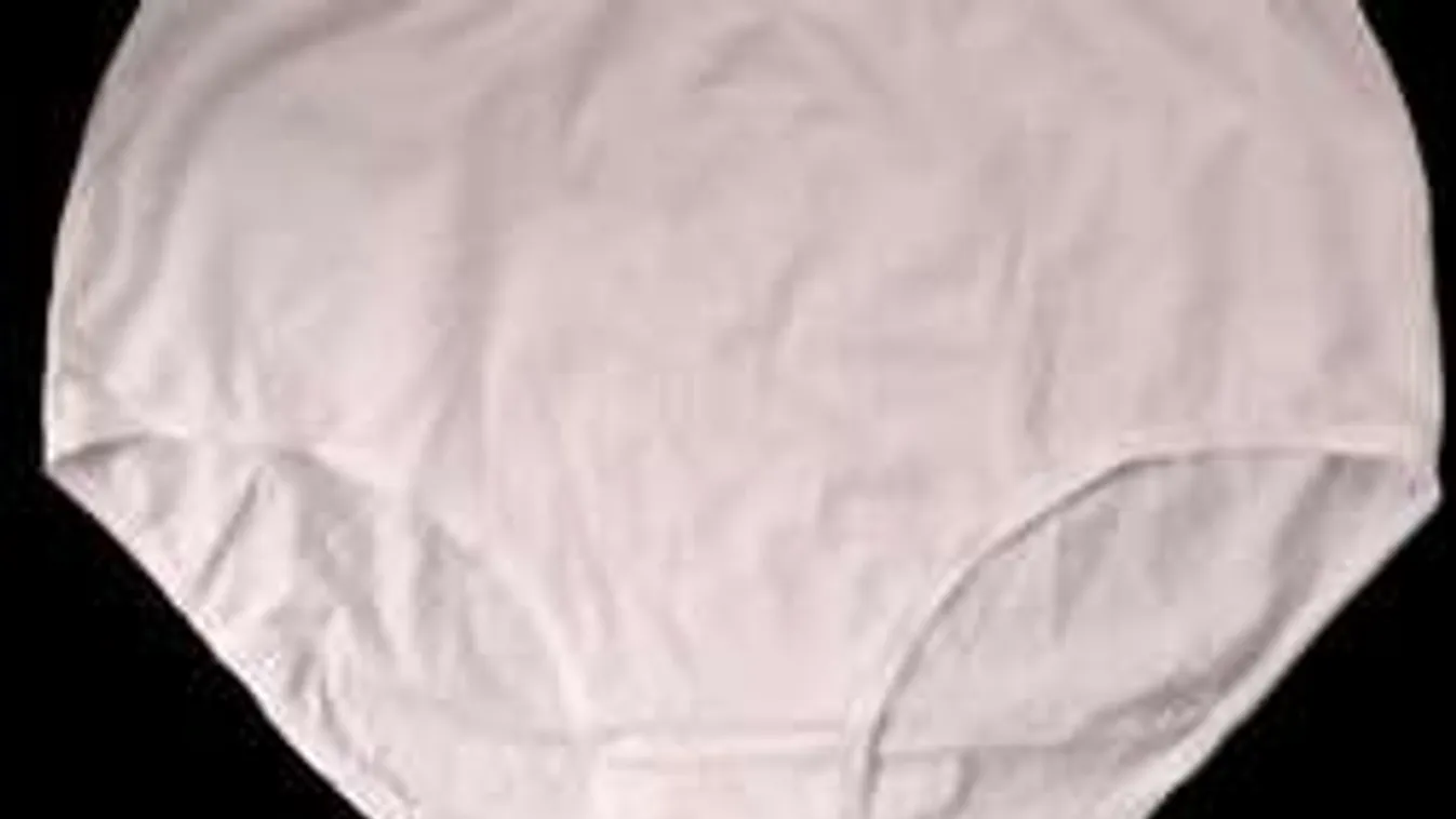 A nagyi az egész heti bevásárlását a bugyijába rejtette