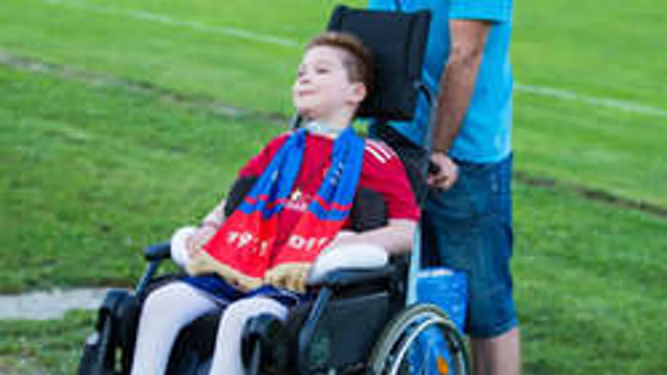 Lebénult kisfiút támogatnak olimpiai bajnokaink