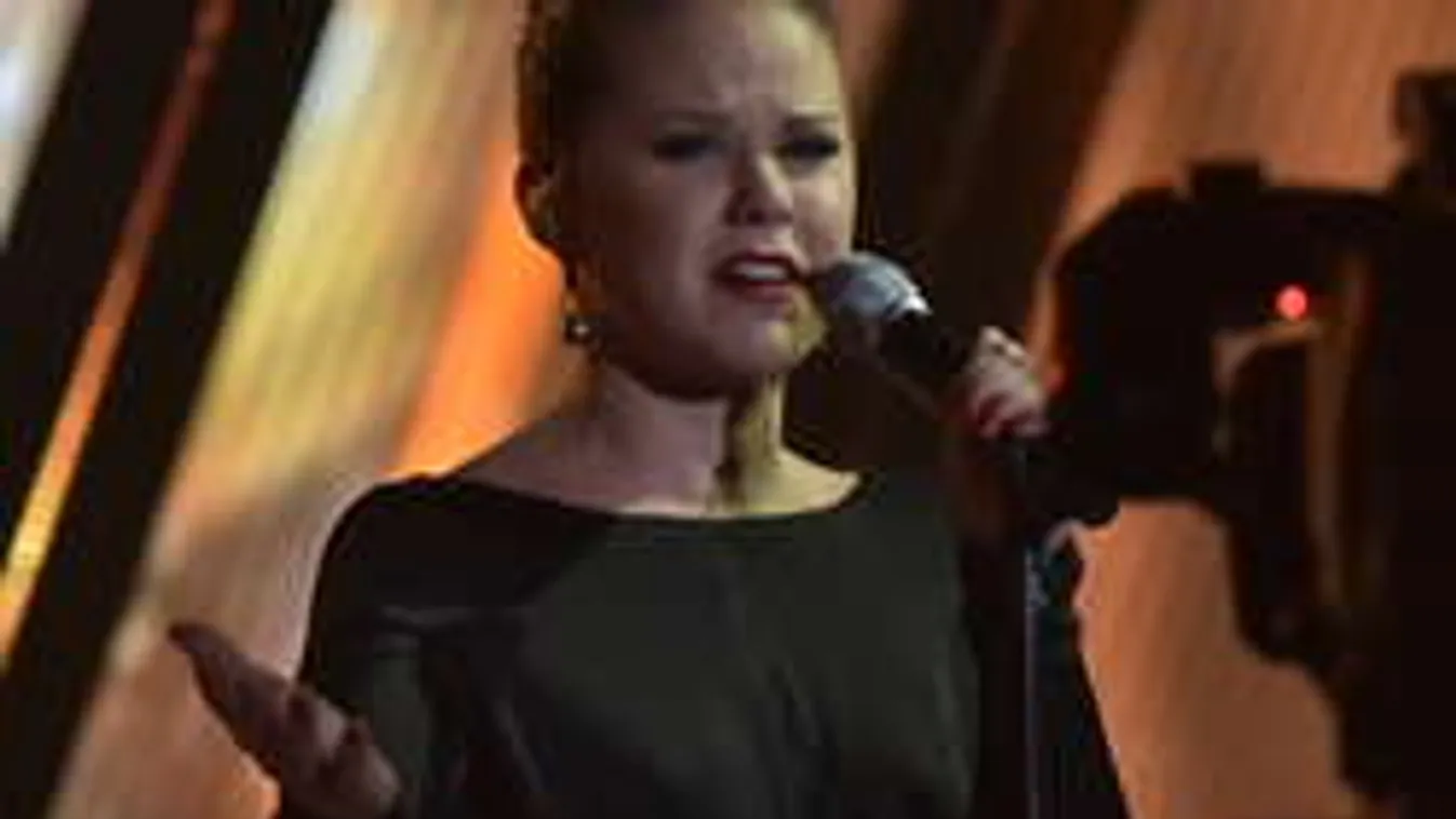 Szinte átszúrta a mellbimbója a TV2 sztárjának ruháját!