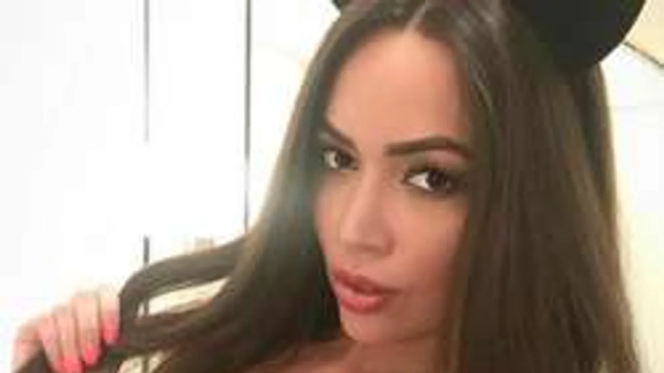 Fürdés előtt lőtt meztelen szelfit a világhírű magyar modell!