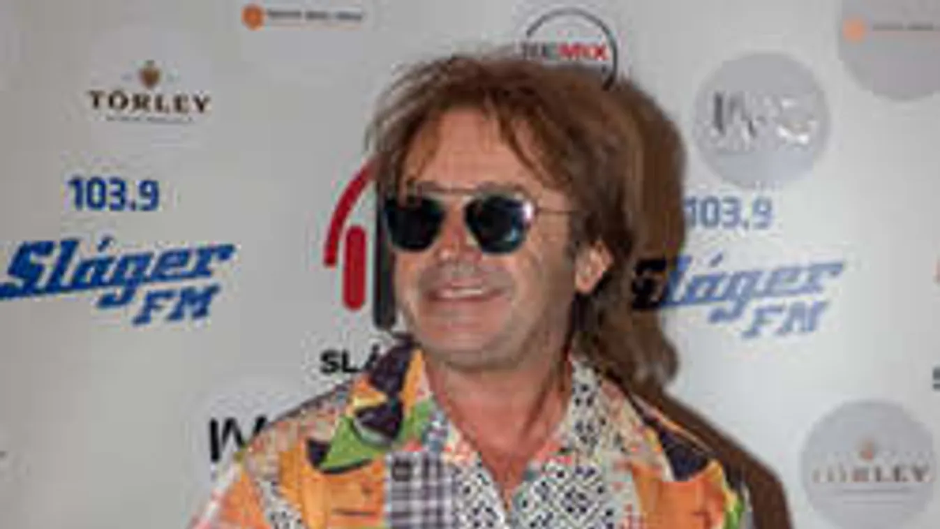 A migránsok ellen buzdítja a magyarokat Szikora Róbert!