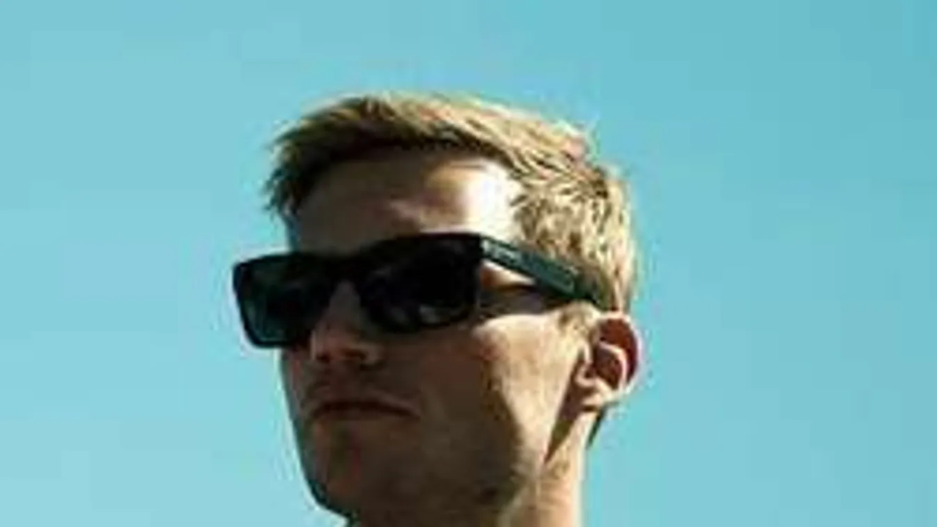 Durván beszólt önimádó celebjeinknek a népszerű tévés