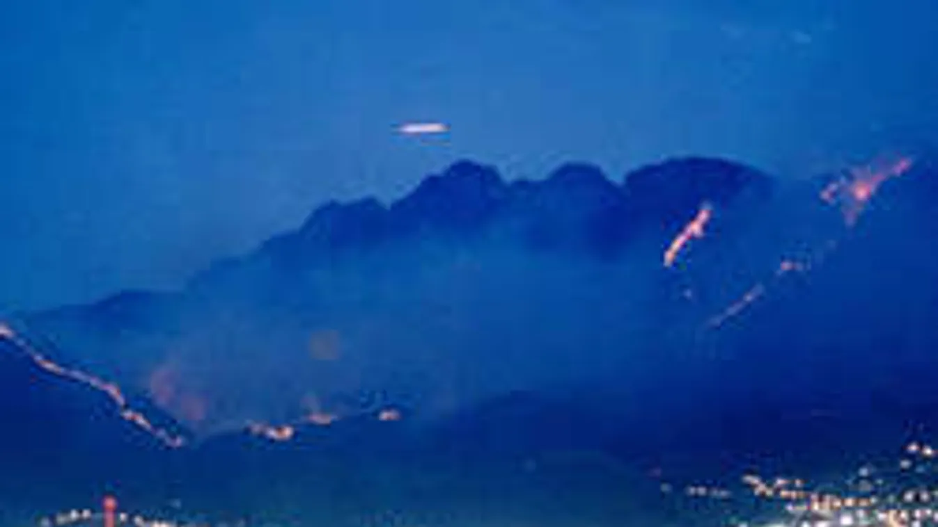 Nem hittek a szemüknek a tévések: ezt filmezték a helikopterről az erdőtűz helyett...