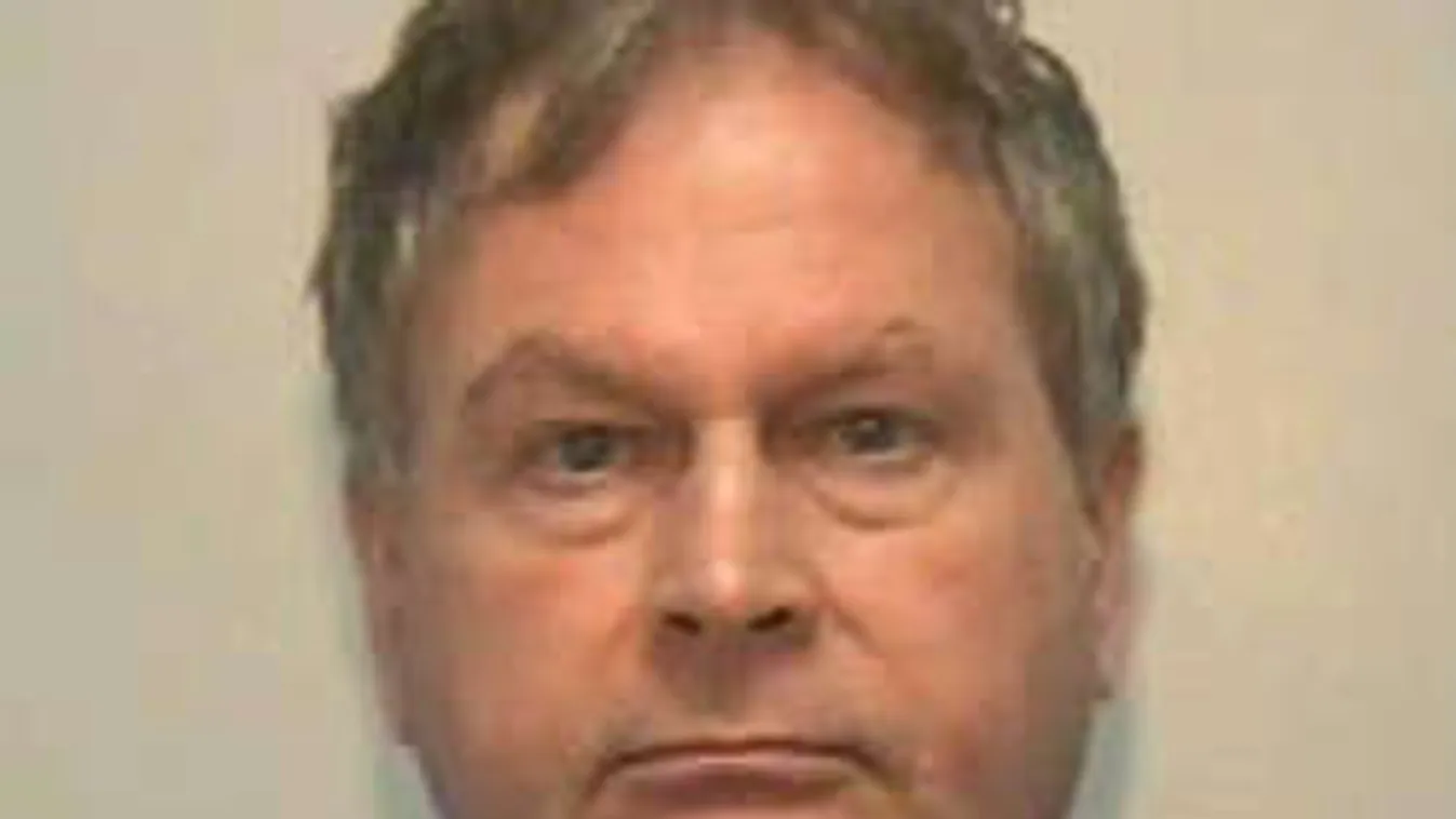 Titkos kamerával filmezte vetkőző pácienseit a perverz orvos!