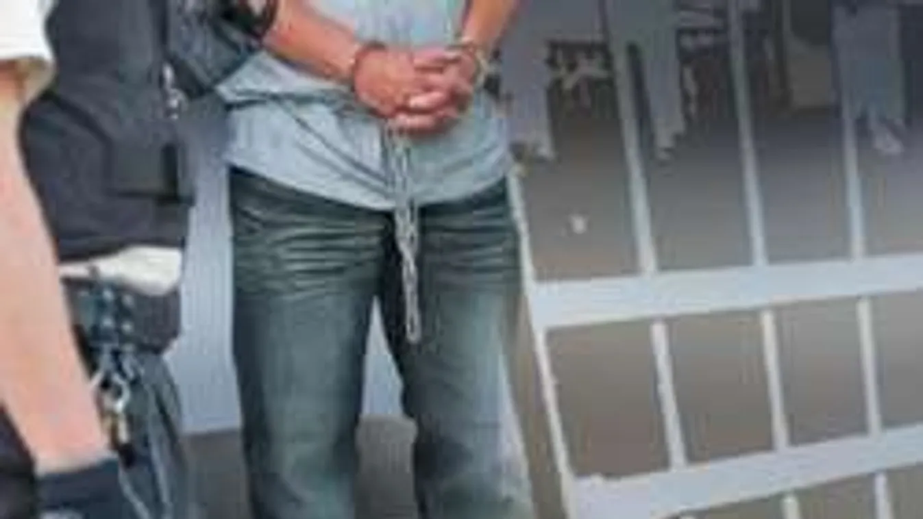 Megteltek a börtönök, minden második fogoly migráns!