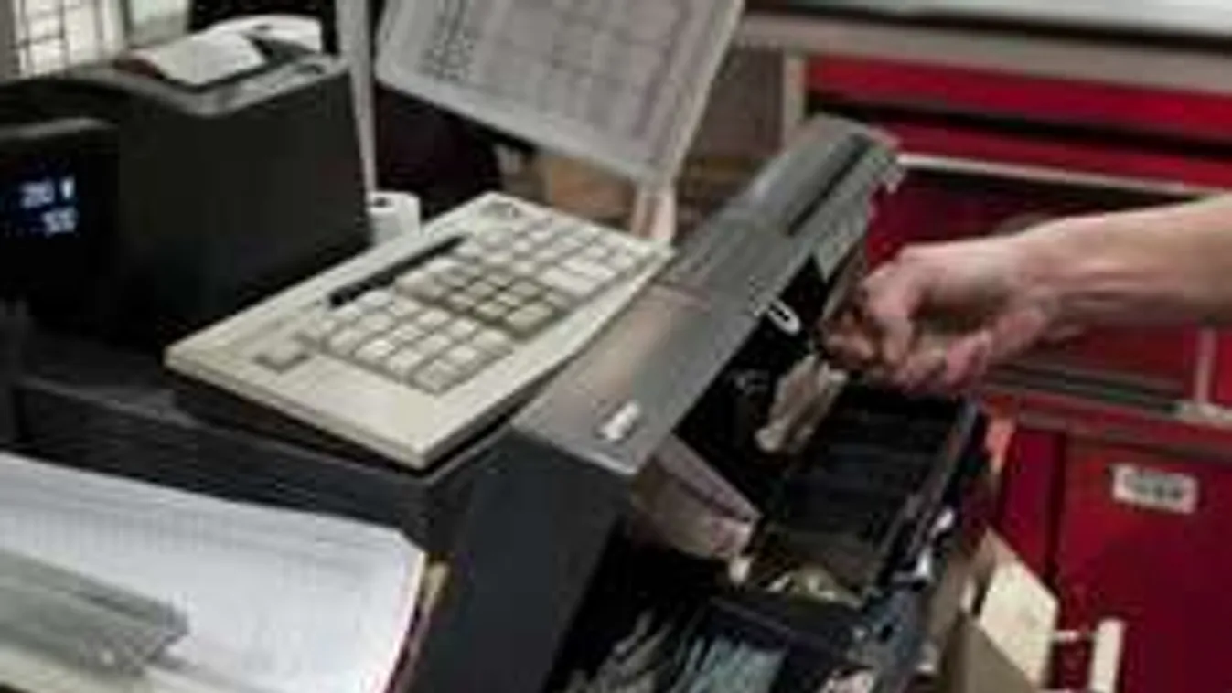 Botrány: Rendszeresen átverik a vásárlókat egy budapesti boltban!