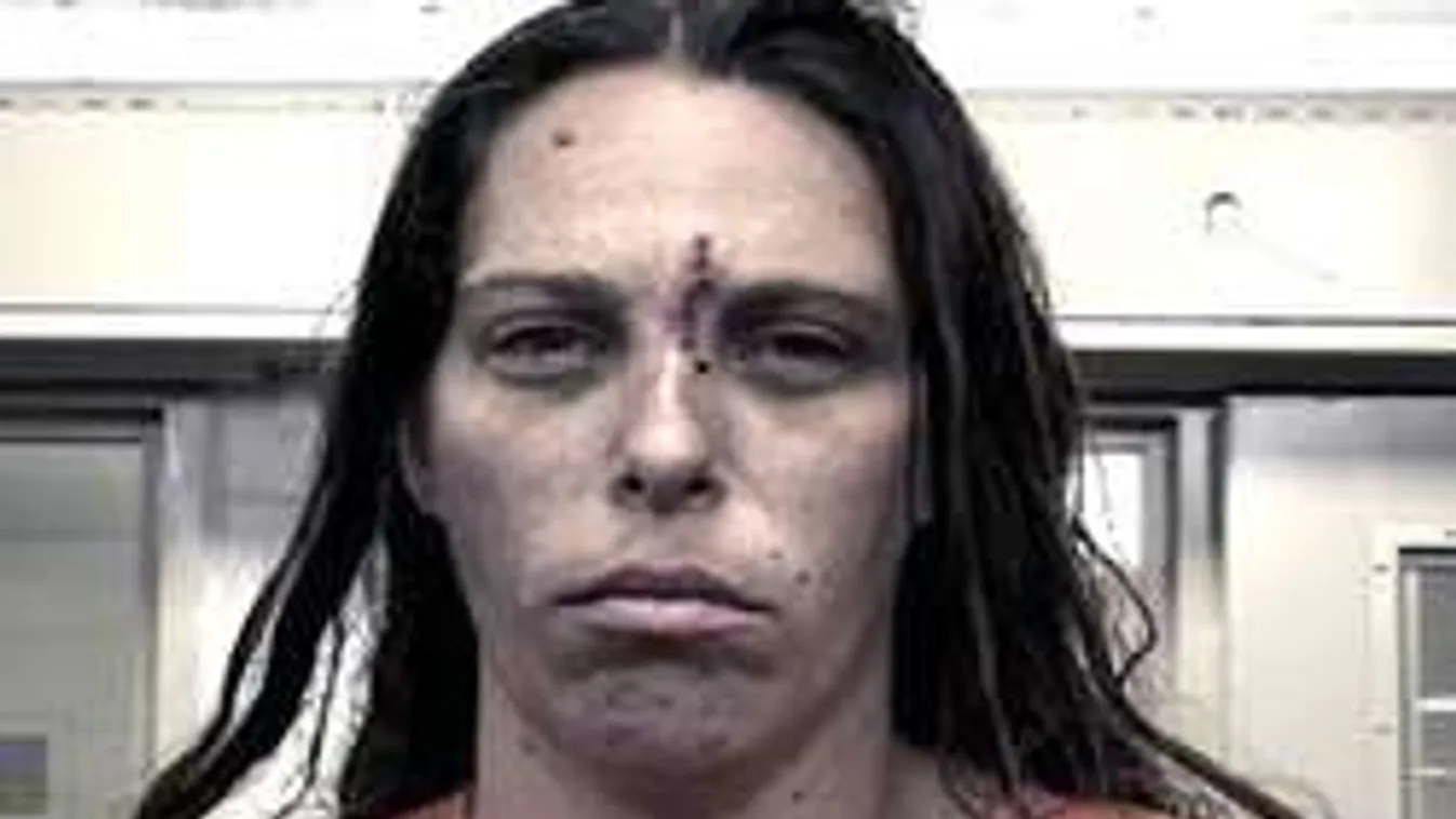 Lánya szexuális kínzására keresett férfiakat az anya