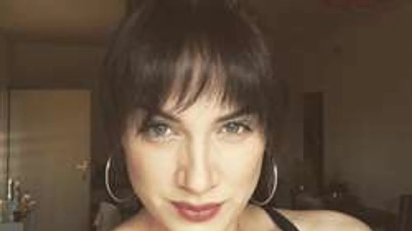 Tóth Gabi köldökig kivágott ruhában mutatta meg új külsejét!