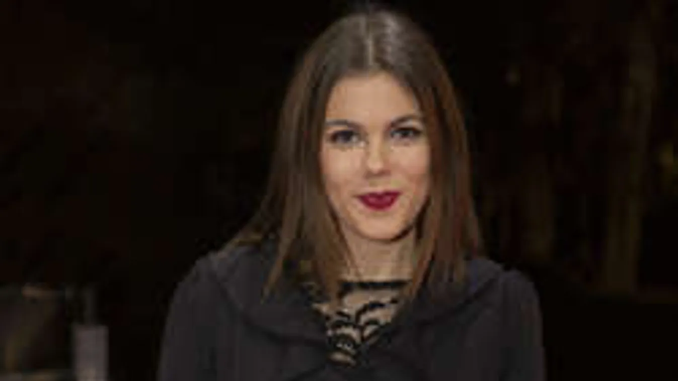 Csobot Adél a munkába menekül a depresszió elől