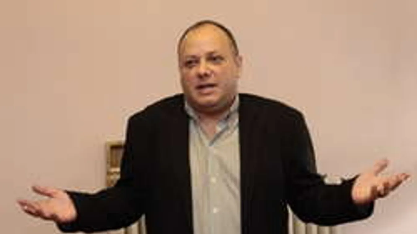 Tessék? Szüléstől félti a fiatal férfiakat Damu Roland!