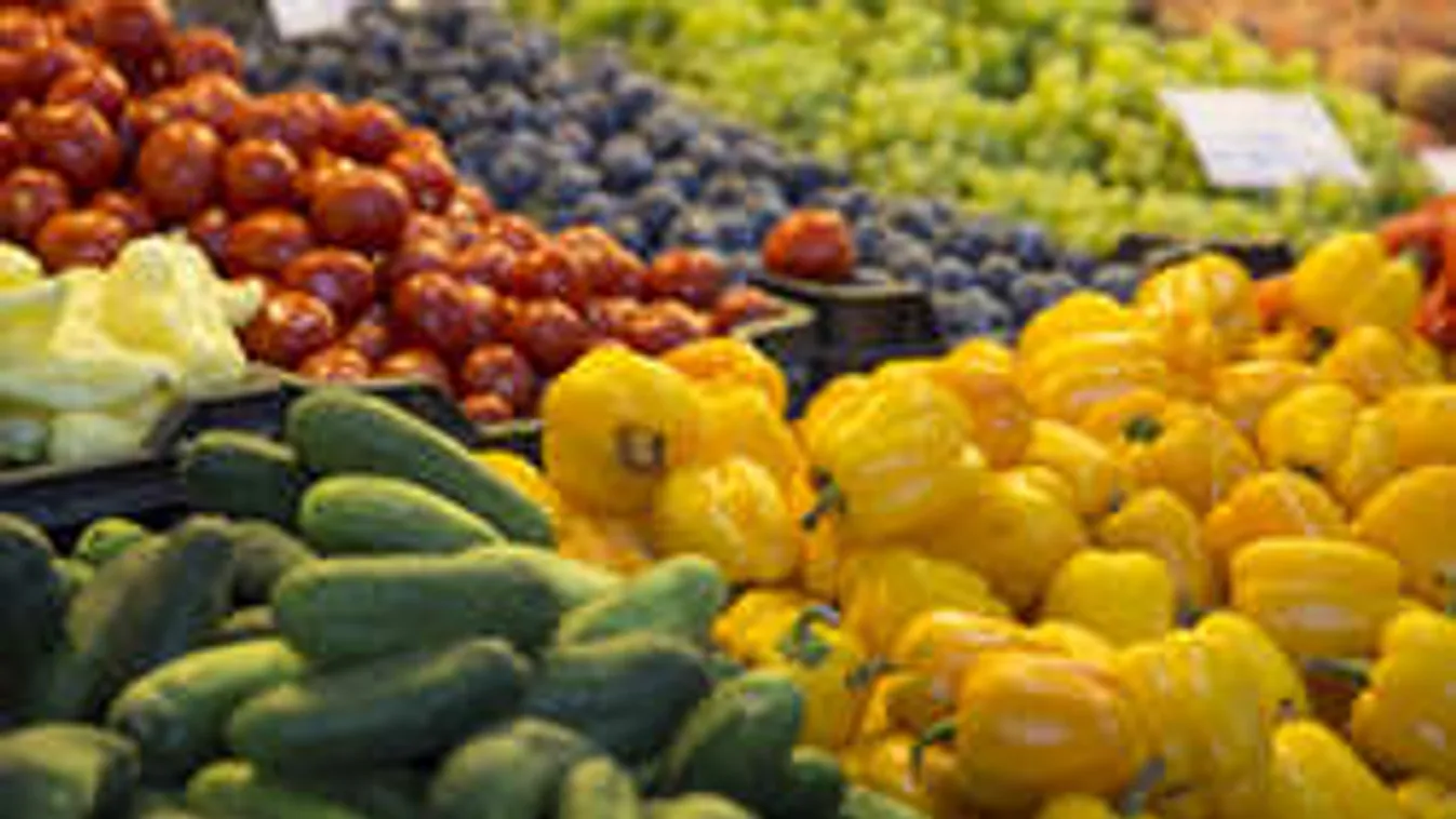 Zöldségeken játszik a zenekar, a piacon vesznek hangszert!