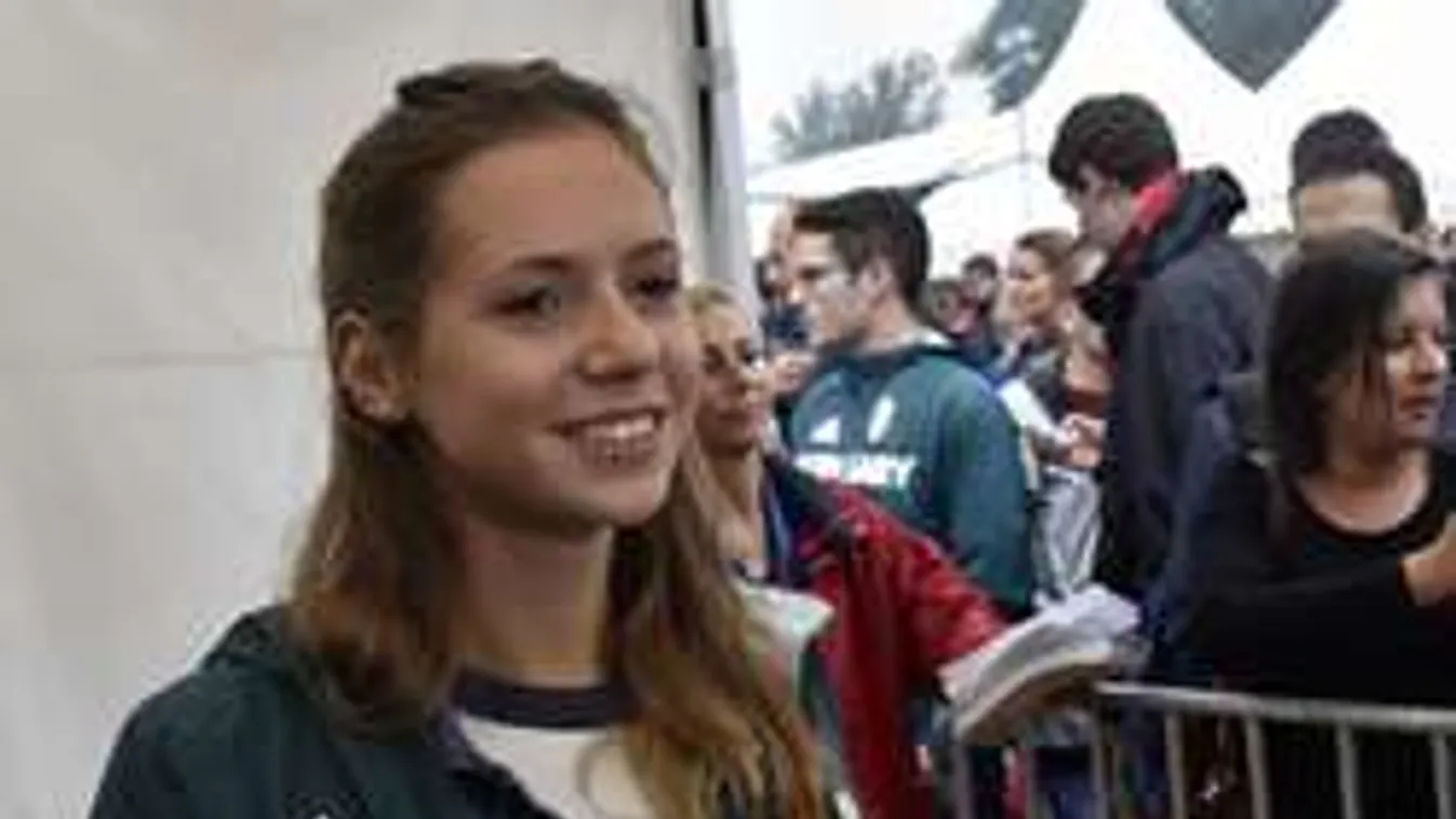 Ajjaj! Kapás Bogi elfelejtette, hogyan kell úszni