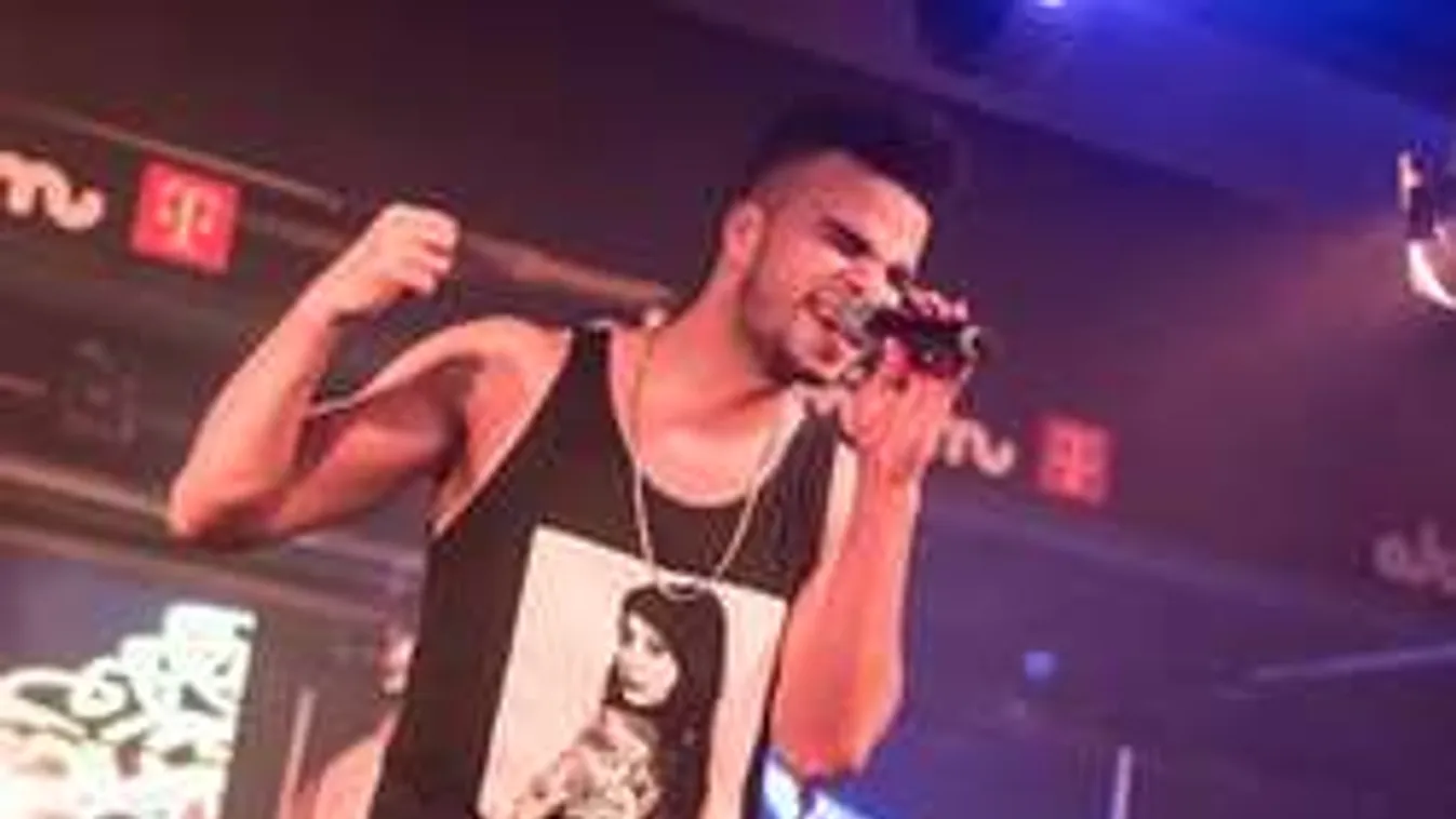 Videóban mondja el az igazságot a testi sértéssel vádolt énekes!