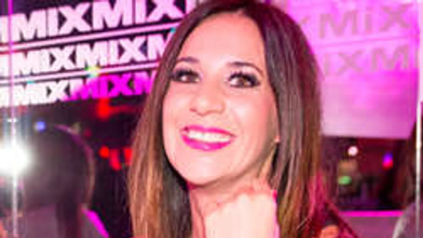 Fürdőkádban kényeztette meztelen testét a szexi magyar tévés