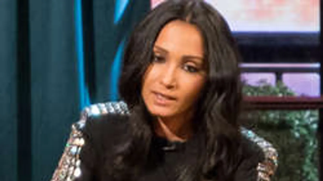 Csapatostul támadják egykori rajongói Nótár Maryt