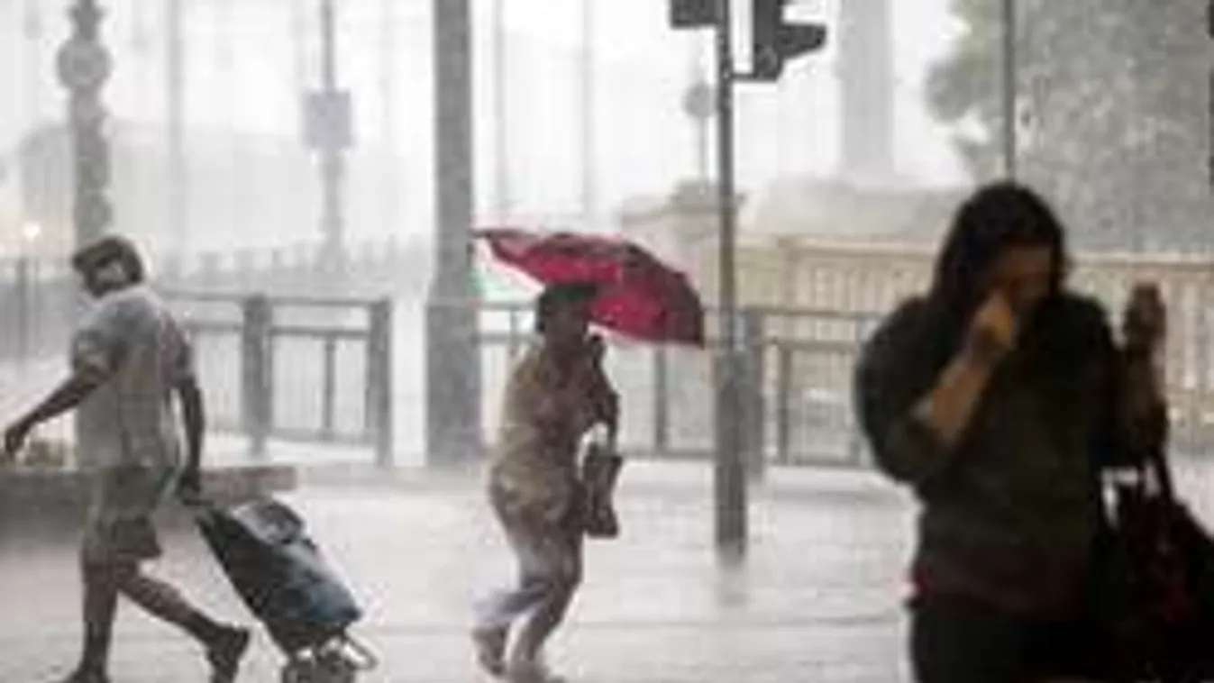 Riasztás: a fél országot elmossa az özönvízszerű eső