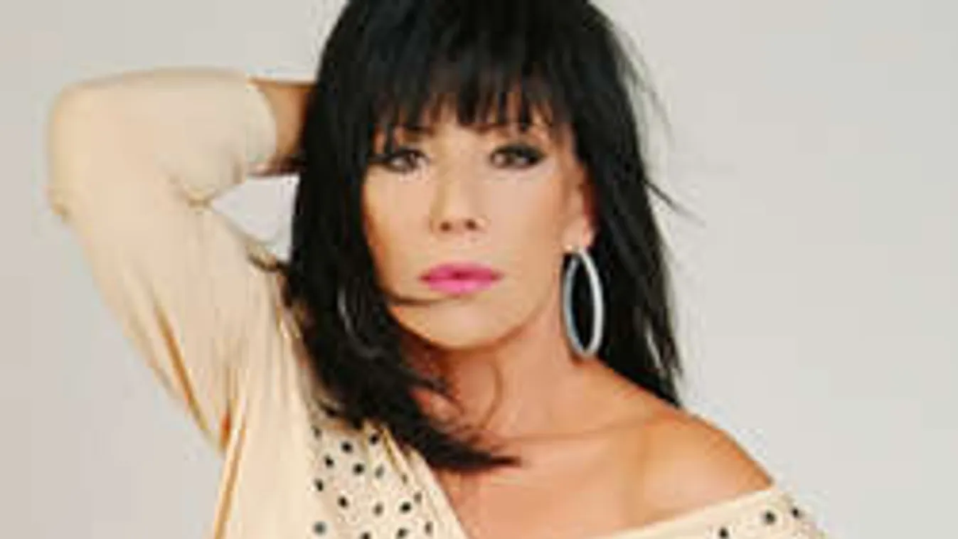 Maga sem tudja, hányadszor marad el a diszkókirálynő esküvője