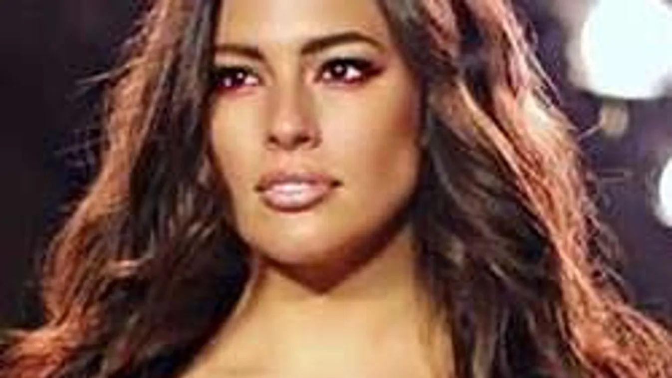 Így vonult szexi bugyikában a kifutón a világ leghíresebb ducimodellje