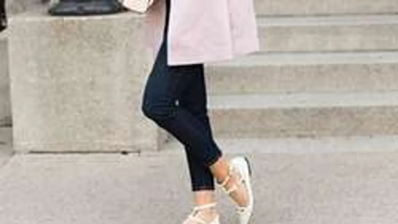 Kicsit szorít, de nagyon szexi lábat csinál a jövő évi cipődivat