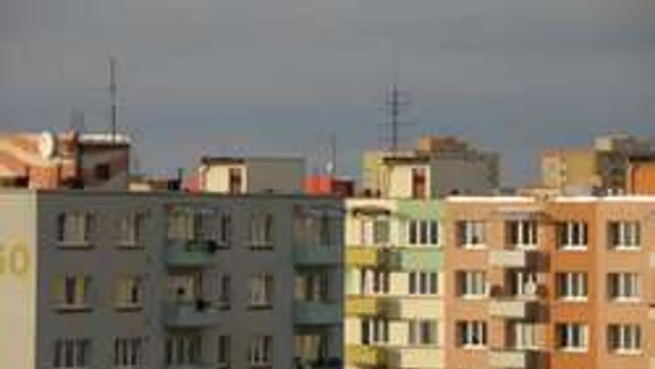 Elképesztő: a 84 éves nagymamával együtt árulják az újpesti panellakást