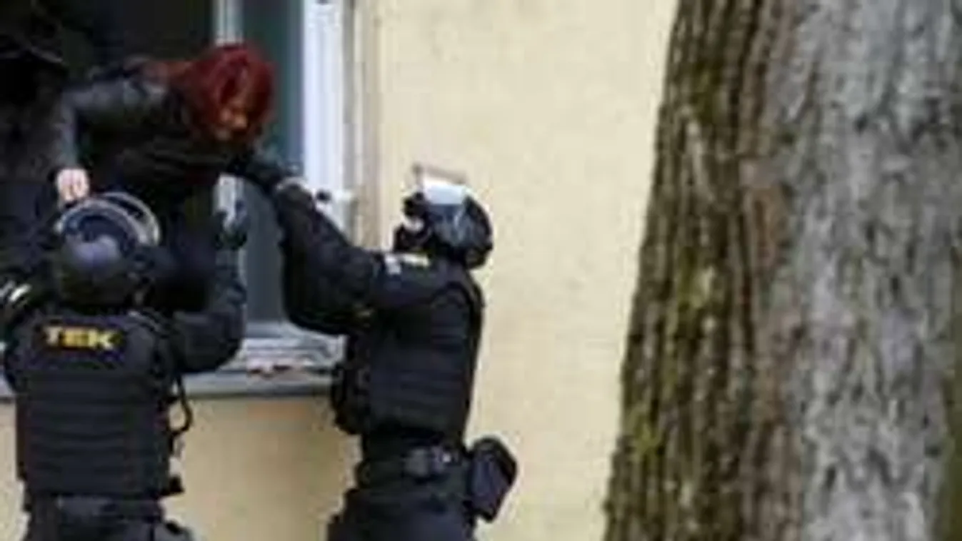 Az ablakon át mentették a túszokat a magyar terrorelhárítók