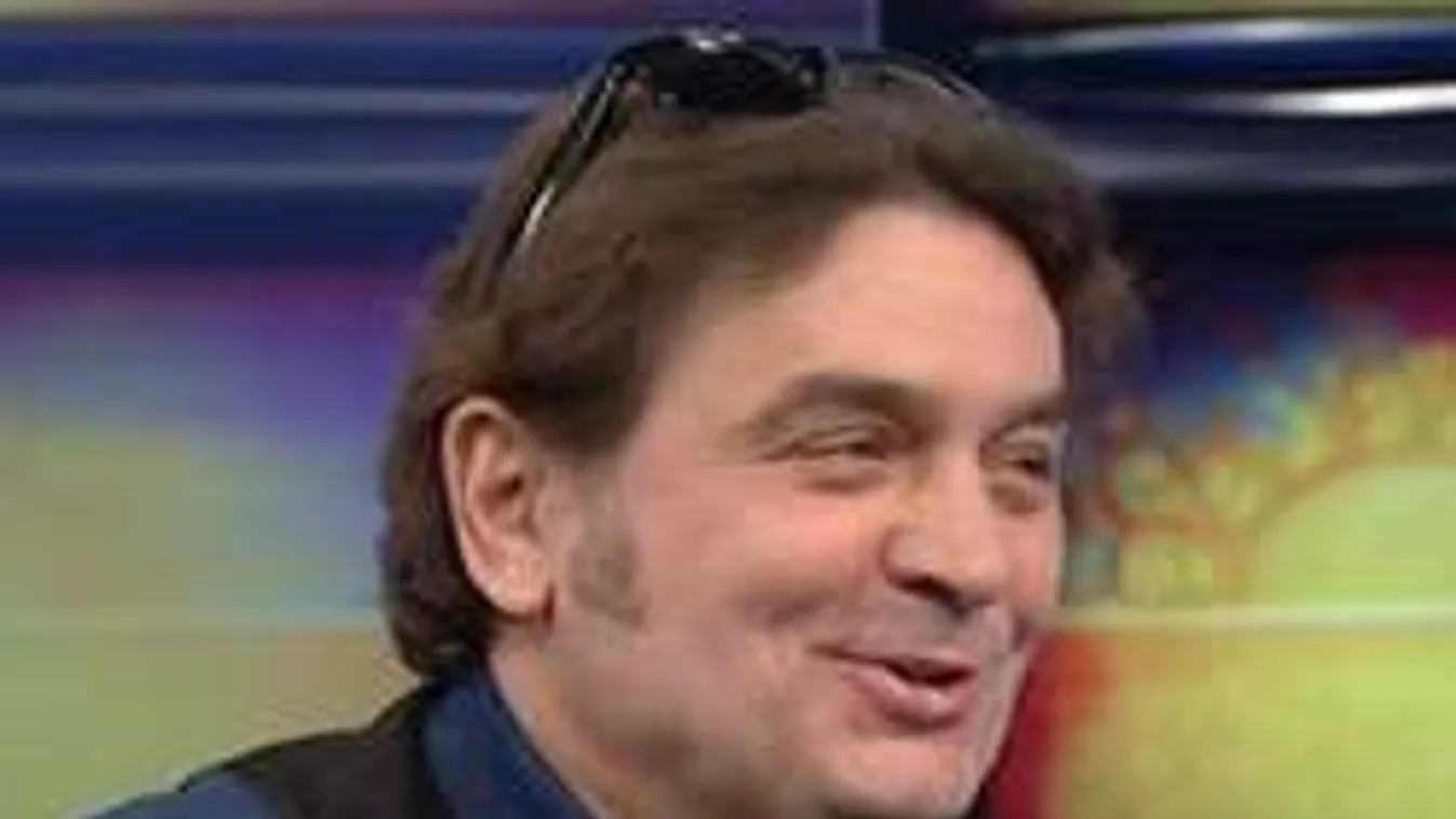 62 évesen akar gyereket párjától a magyar sztárszínész