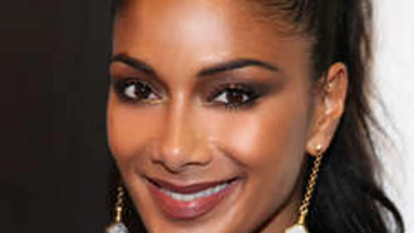 Nem hiszed el, ki akarta ágyba vinni a 38 éves sztárénekesnőt!